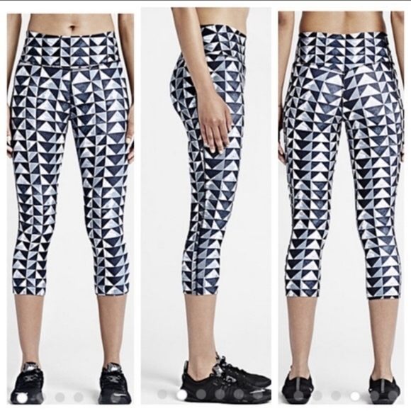 Nike One Legend Pant Geometrical Training Cropped Leggings Women's Small S EUC - Picture 1 of 9